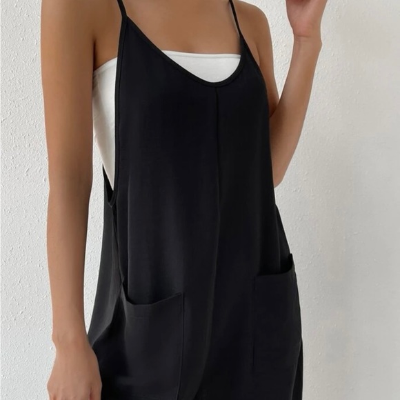 Cute EZ wear dual pocket cami romper💕 - Picture 2 of 5